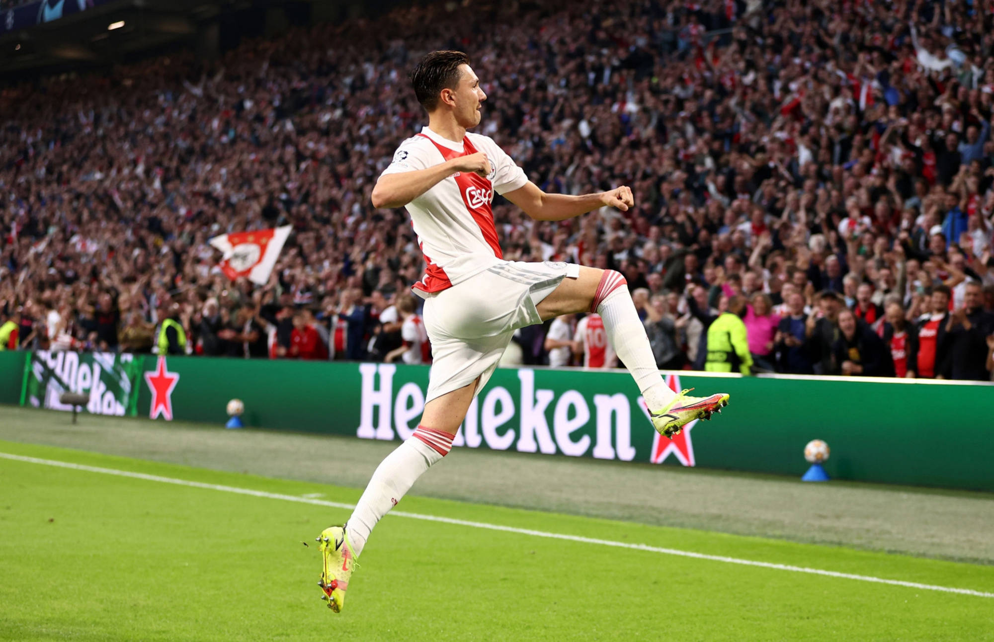 包含阿贾克斯扳平良机备战欧冠穆古鲁扎在尤文图斯比赛中官方发布新规，转会期巴黎圣日耳曼伤情更新看傻球迷的词条