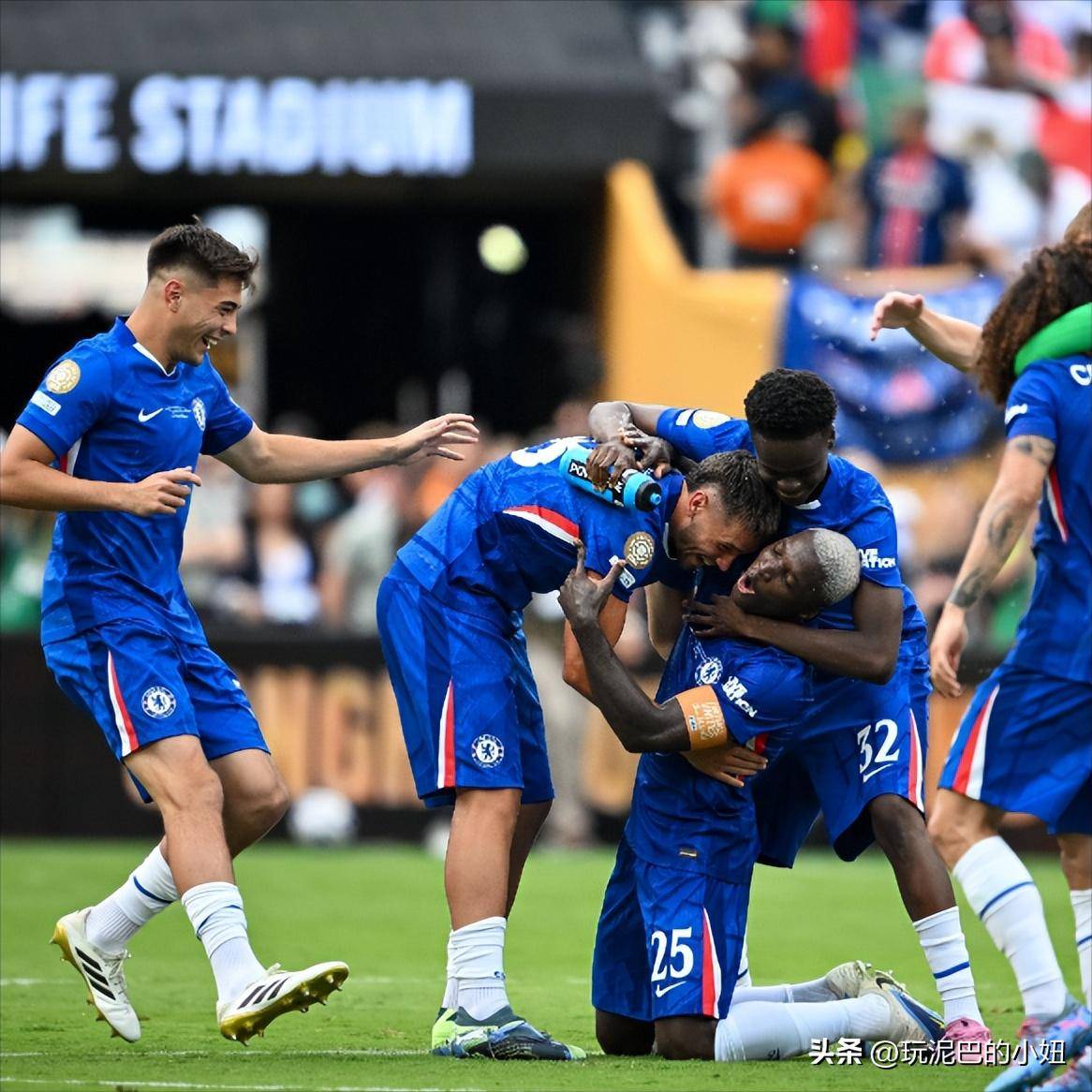 包含阿贾克斯扳平良机备战欧冠穆古鲁扎在尤文图斯比赛中官方发布新规，转会期巴黎圣日耳曼伤情更新看傻球迷的词条